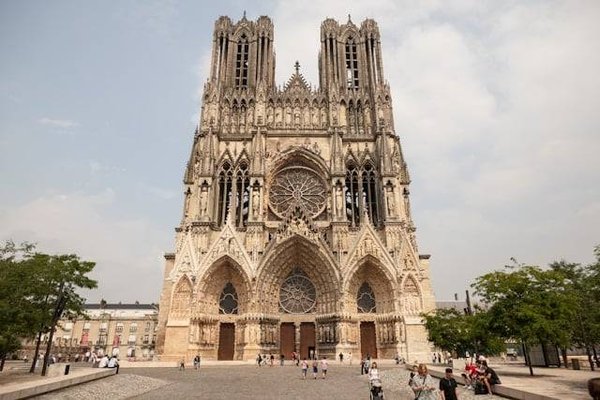 Plongée dans l'histoire des monuments emblématiques de Reims